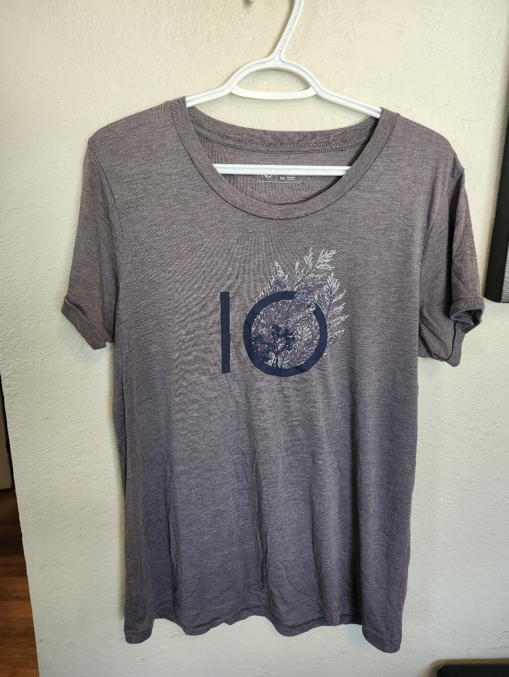 TenTree Heathered Mauve Graphic Tee with Subtle Botanical Print